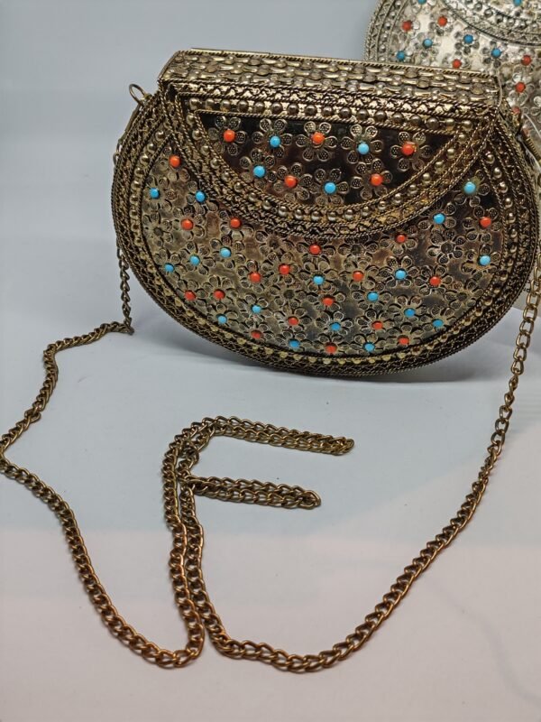 Sac en métal de laiton, polyvalence et style – Image 2