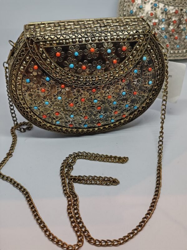 Sac en métal de laiton, polyvalence et style