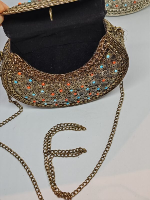 Sac en métal de laiton, polyvalence et style – Image 4