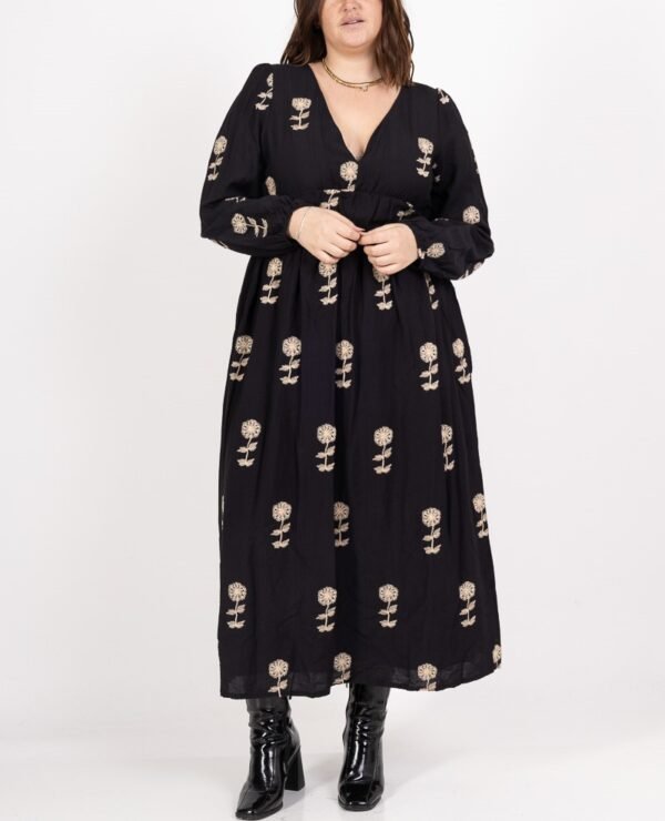 Robe Lilierose, l'élégance à Portée de Main