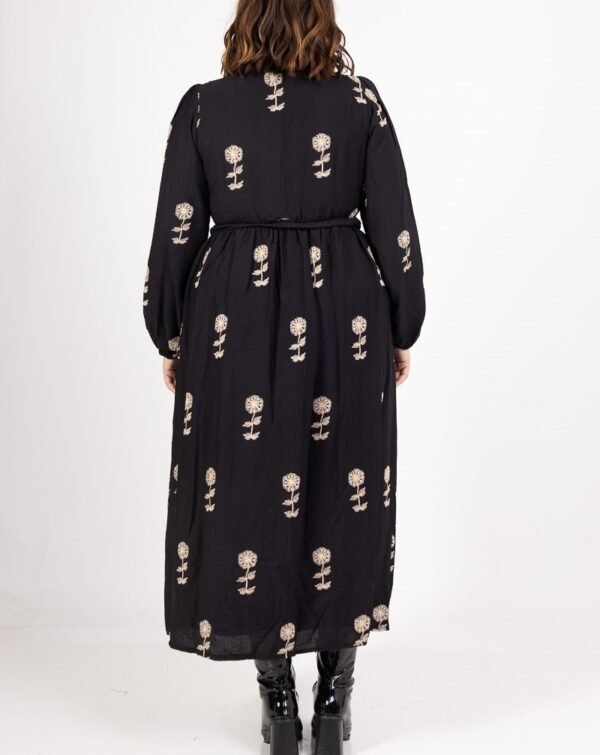Robe Lilierose, l'élégance à Portée de Main – Image 2