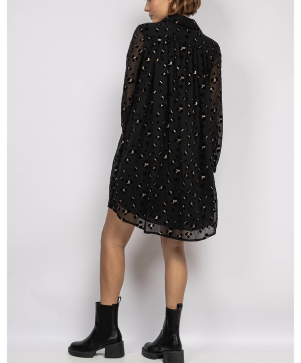 Robe Lilierose, lignes épurées et design contemporain – Image 3